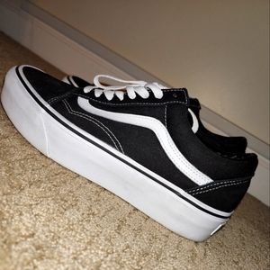 Never worn Old Skool Platform Vans